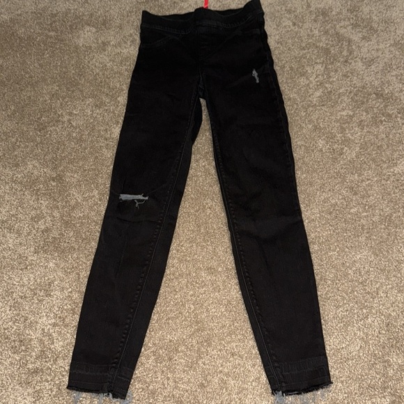 Spanx Distressed Skinny Pull-On Jeans High Rise Raw Hem in Black, XS. B8 - Picture 2 of 7